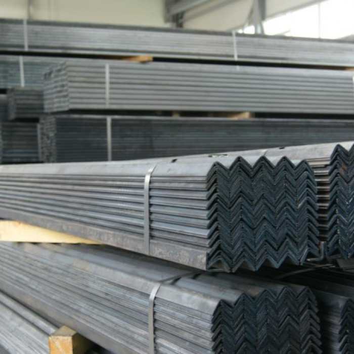 Уголок горячекатаный равнополочный 45х45х5 мм 12 м